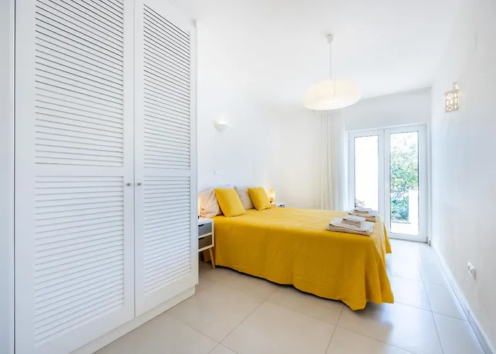 Tatil Evi Coolhouses Algarve Luz, 3 Bed Townhouse, Lovely Sea Views, Village Centre, Casa Limoeiro 54lbc *