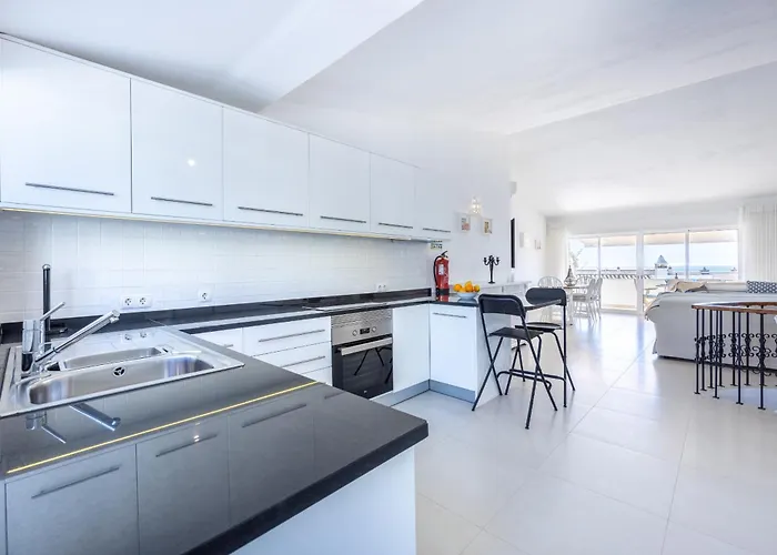 Tatil Evi Coolhouses Algarve Luz, 3 Bed Townhouse, Lovely Sea Views, Village Centre, Casa Limoeiro 54lbc Luz