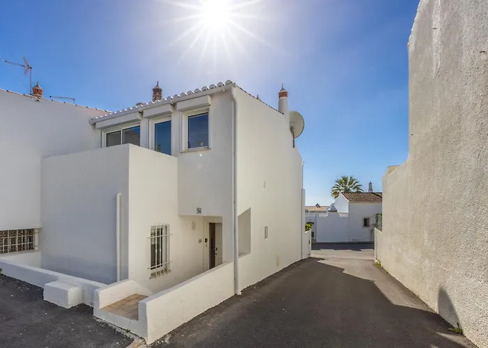 Coolhouses Algarve Luz, 3 Bed Townhouse, Lovely Sea Views, Village Centre, Casa Limoeiro 54lbc Tatil Evi