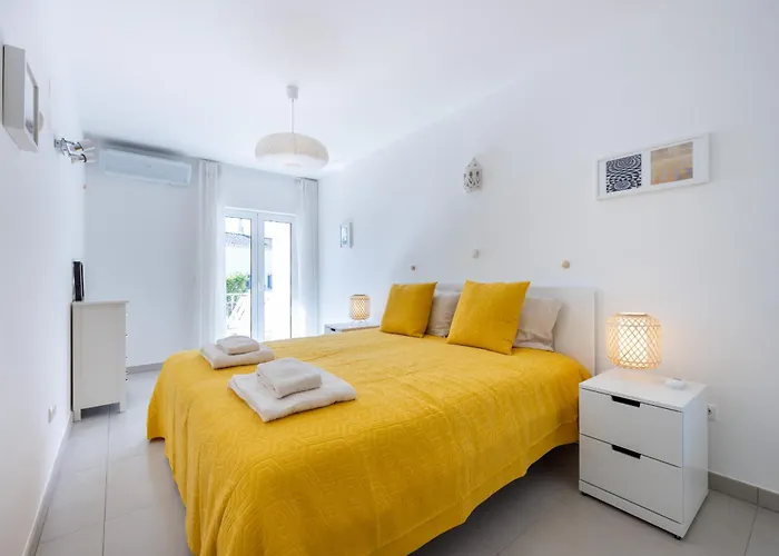 Coolhouses Algarve Luz, 3 Bed Townhouse, Lovely Sea Views, Village Centre, Casa Limoeiro 54lbc Tatil Evi *