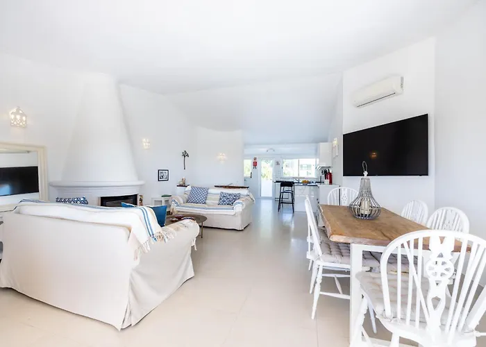 Coolhouses Algarve Luz, 3 Bed Townhouse, Lovely Sea Views, Village Centre, Casa Limoeiro 54lbc Tatil Evi Luz
