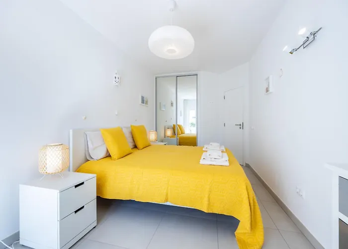 Tatil Evi Coolhouses Algarve Luz, 3 Bed Townhouse, Lovely Sea Views, Village Centre, Casa Limoeiro 54lbc Luz