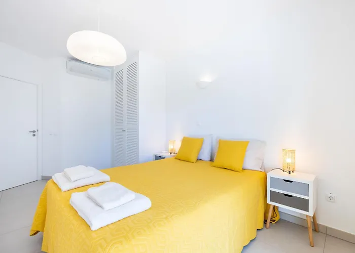 Coolhouses Algarve Luz, 3 Bed Townhouse, Lovely Sea Views, Village Centre, Casa Limoeiro 54lbc