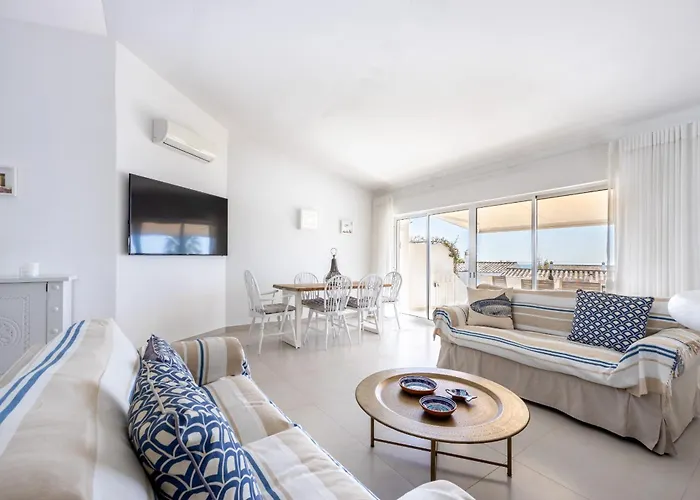 Tatil Evi Coolhouses Algarve Luz, 3 Bed Townhouse, Lovely Sea Views, Village Centre, Casa Limoeiro 54lbc