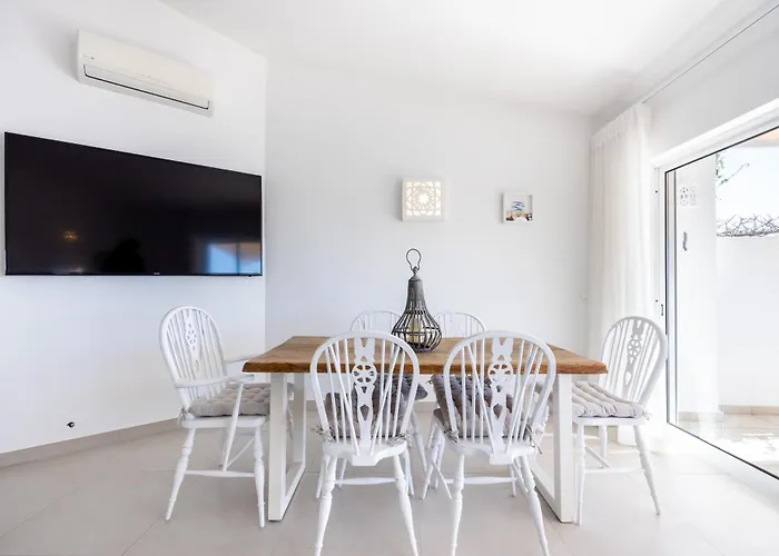 Tatil Evi Coolhouses Algarve Luz, 3 Bed Townhouse, Lovely Sea Views, Village Centre, Casa Limoeiro 54lbc