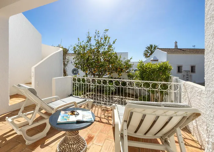 Coolhouses Algarve Luz, 3 Bed Townhouse, Lovely Sea Views, Village Centre, Casa Limoeiro 54lbc Luz