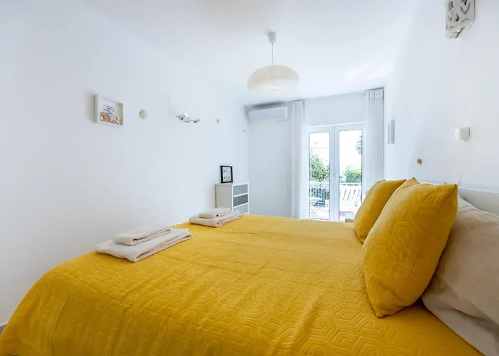Tatil Evi Coolhouses Algarve Luz, 3 Bed Townhouse, Lovely Sea Views, Village Centre, Casa Limoeiro 54lbc