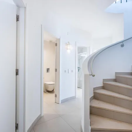 Coolhouses Algarve Luz, 3 Bed Townhouse, Lovely Sea Views, Village Centre, Casa Limoeiro 54lbc Nyaraló *