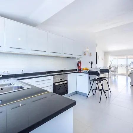 Hébergement de vacances Coolhouses Algarve Luz, 3 Bed Townhouse, Lovely Sea Views, Village Centre, Casa Limoeiro 54lbc Luz