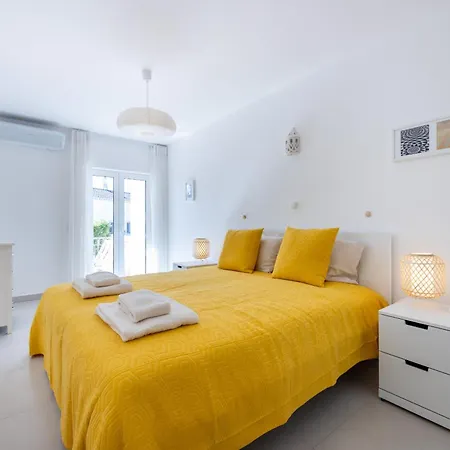 Coolhouses Algarve Luz, 3 Bed Townhouse, Lovely Sea Views, Village Centre, Casa Limoeiro 54lbc Hébergement de vacances *
