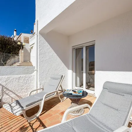 Coolhouses Algarve Luz, 3 Bed Townhouse, Lovely Sea Views, Village Centre, Casa Limoeiro 54lbc Hébergement de vacances *