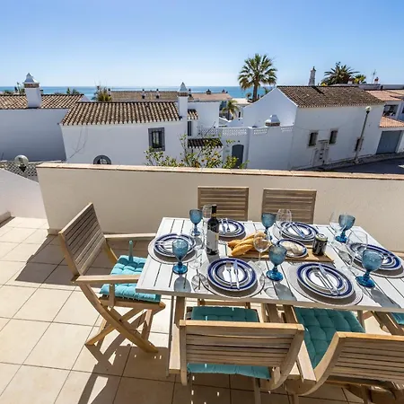 Coolhouses Algarve Luz, 3 Bed Townhouse, Lovely Sea Views, Village Centre, Casa Limoeiro 54lbc Holiday home