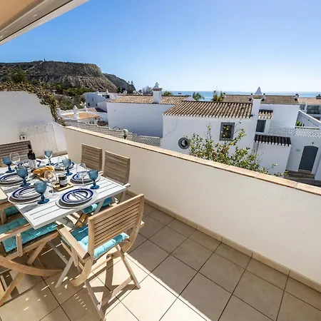 Coolhouses Algarve Luz, 3 Bed Townhouse, Lovely Sea Views, Village Centre, Casa Limoeiro 54lbc Hébergement de vacances